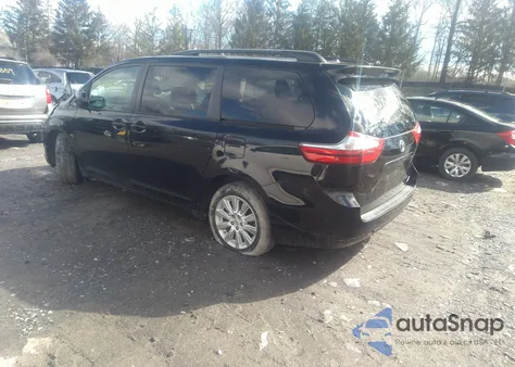 2015 Toyota Sienna Le 7 Passenger z USA, uszkodzony, nr VIN 5TDJK3DC0FS120875